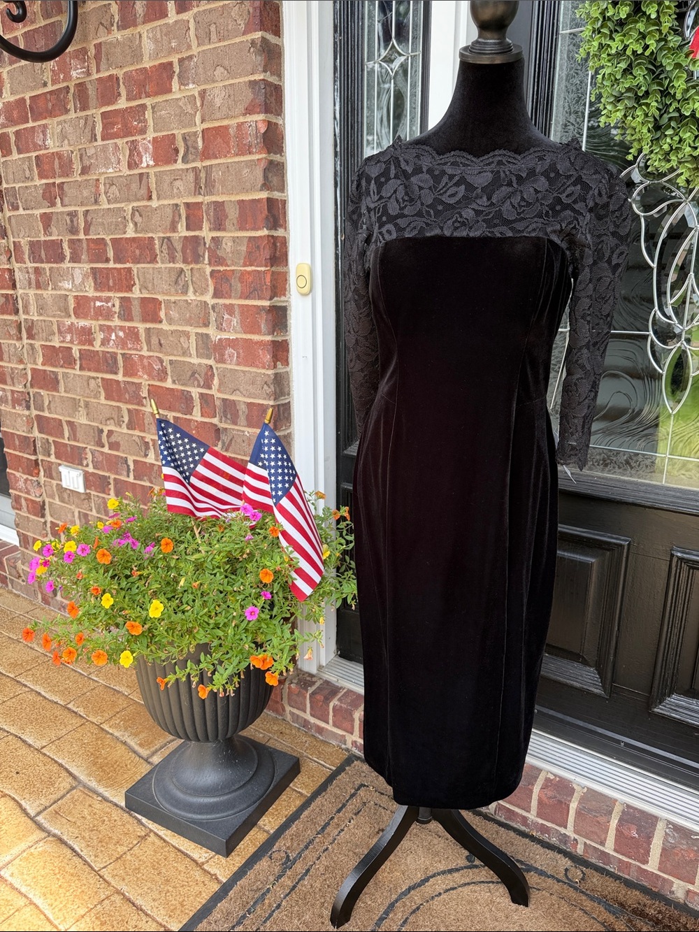 Eliza J lace/velvet dress🖤